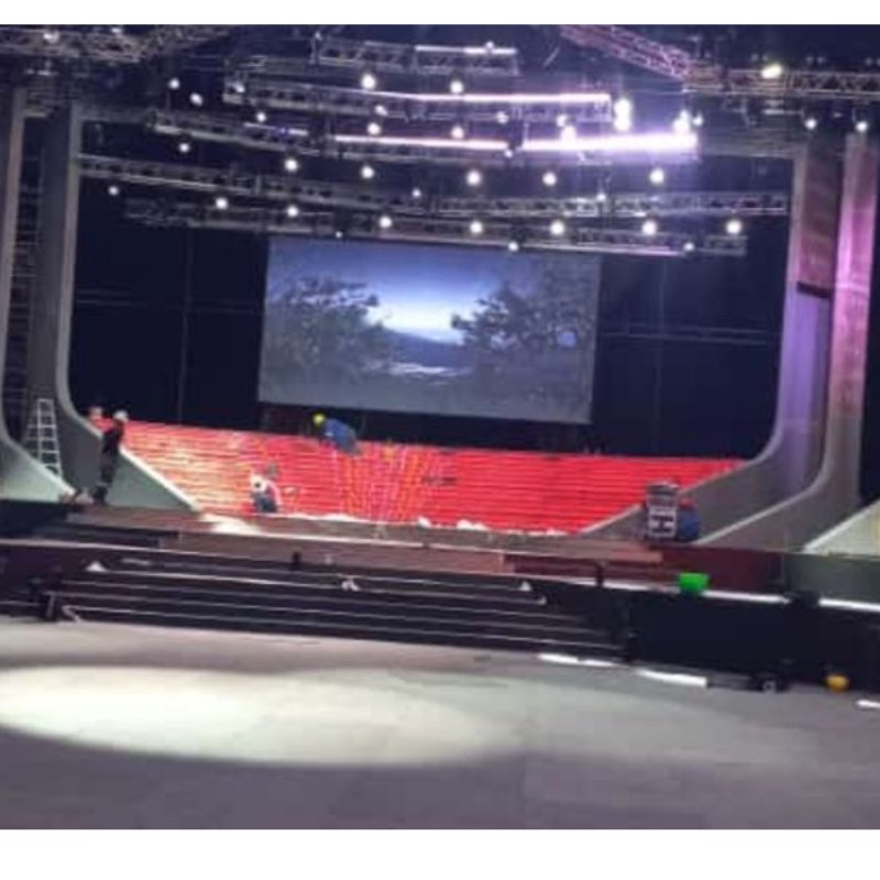 LED screen stage build